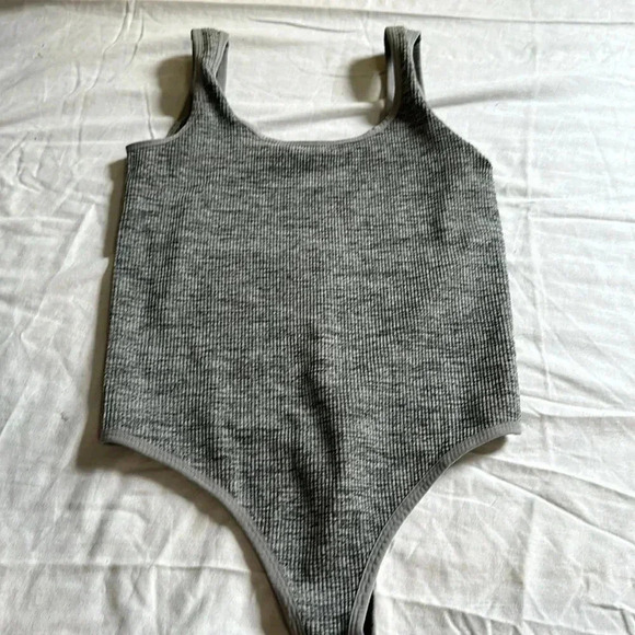 Colsie Ribbed Active Lounge Thong Bodysuit L gray - Picture 3 of 5